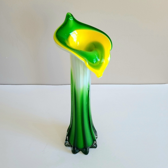 Kalla lily tall glass vase. - Picture 8 of 8